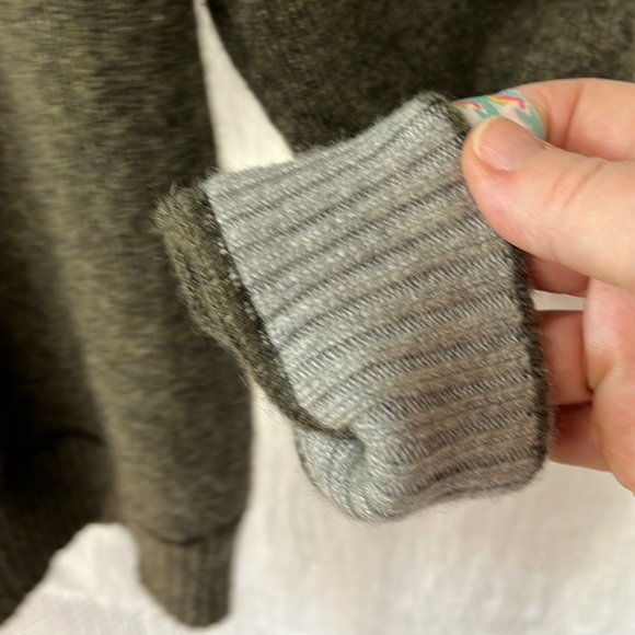 Everlane The Grade-A Cashmere Crew cashmere olive green crew sweater - Picture 6 of 9